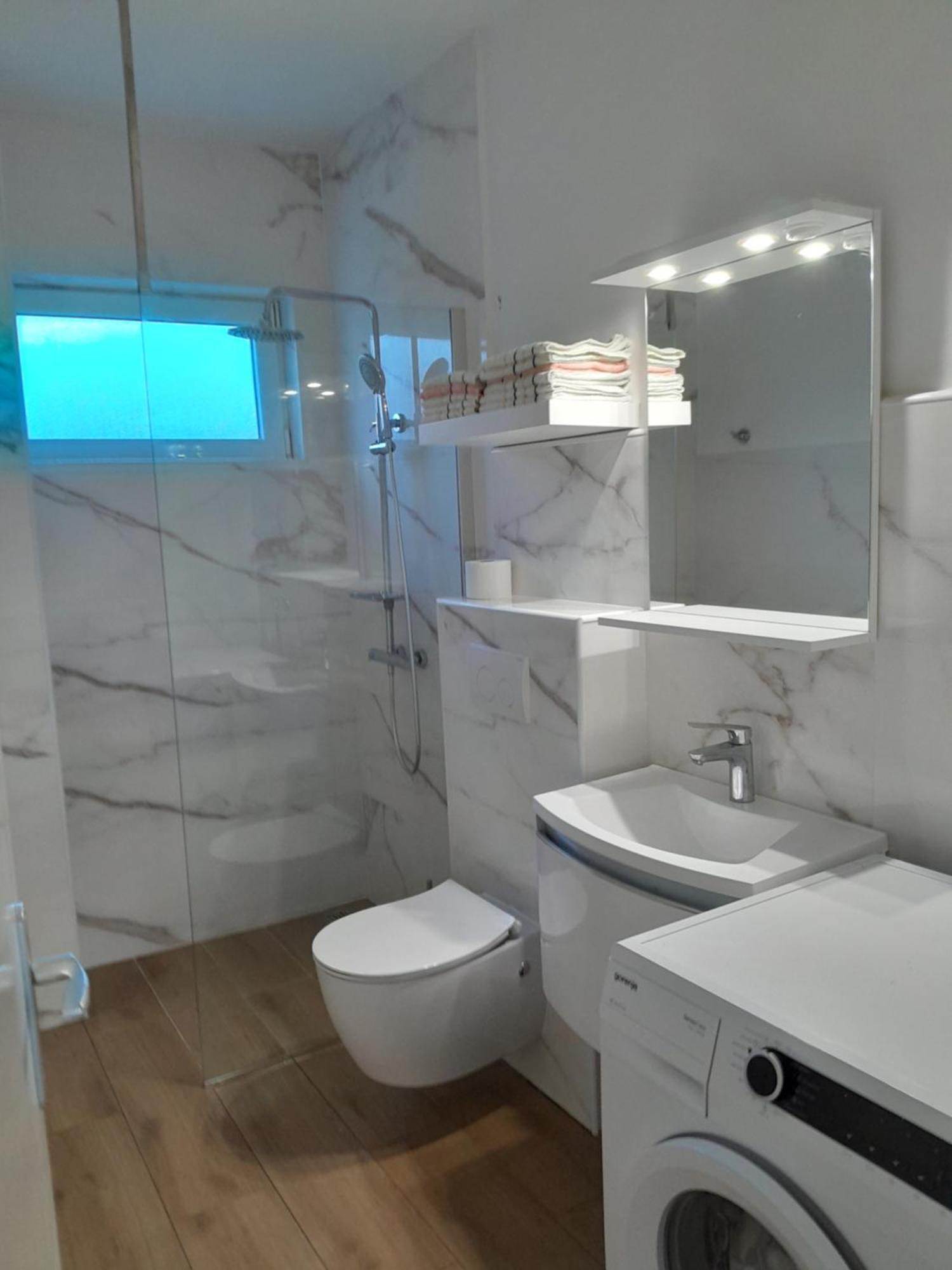 Apartment Kutija *