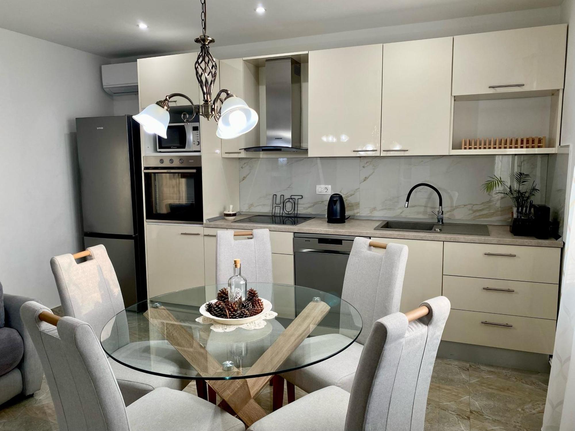 Apartment Kutija *