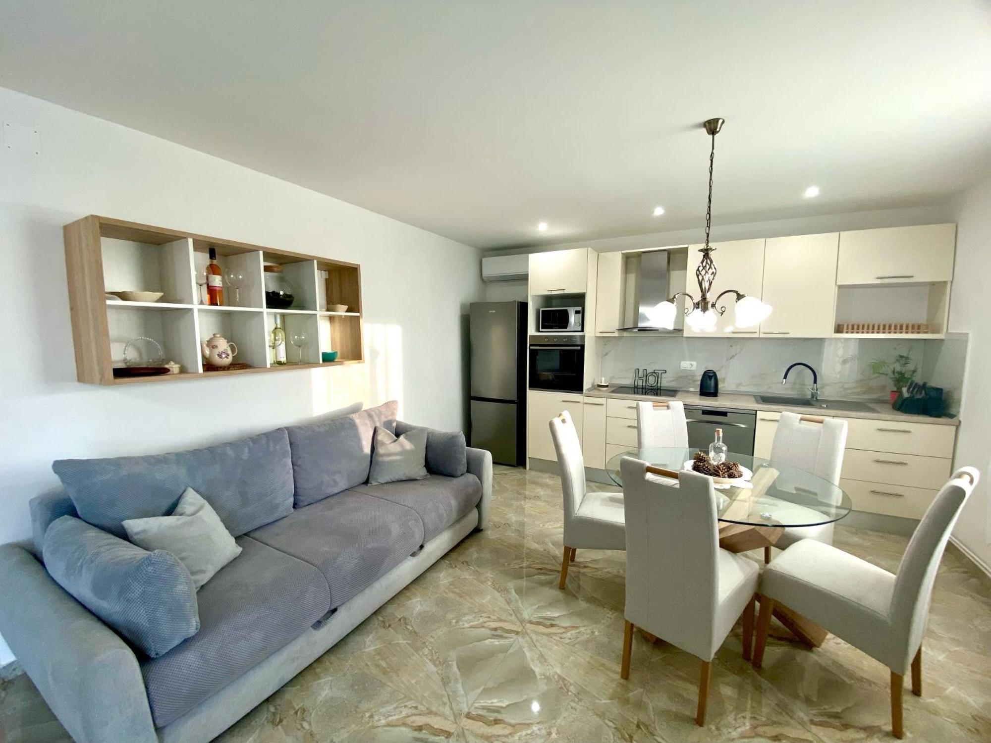 Apartment Kutija *